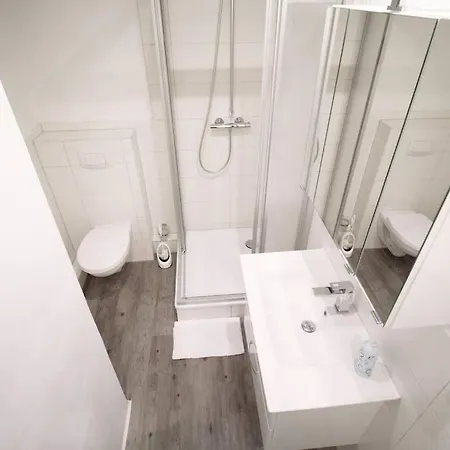 Appartement Ailiv Center 93 *